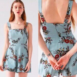 ⭐️ NEW URBAN OUTFITTERS Blue Floral Romper Square Size 2